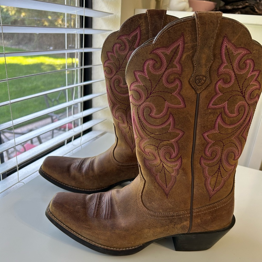 Ariat Womens Round Up Square Toe Western Boot Powder Brown